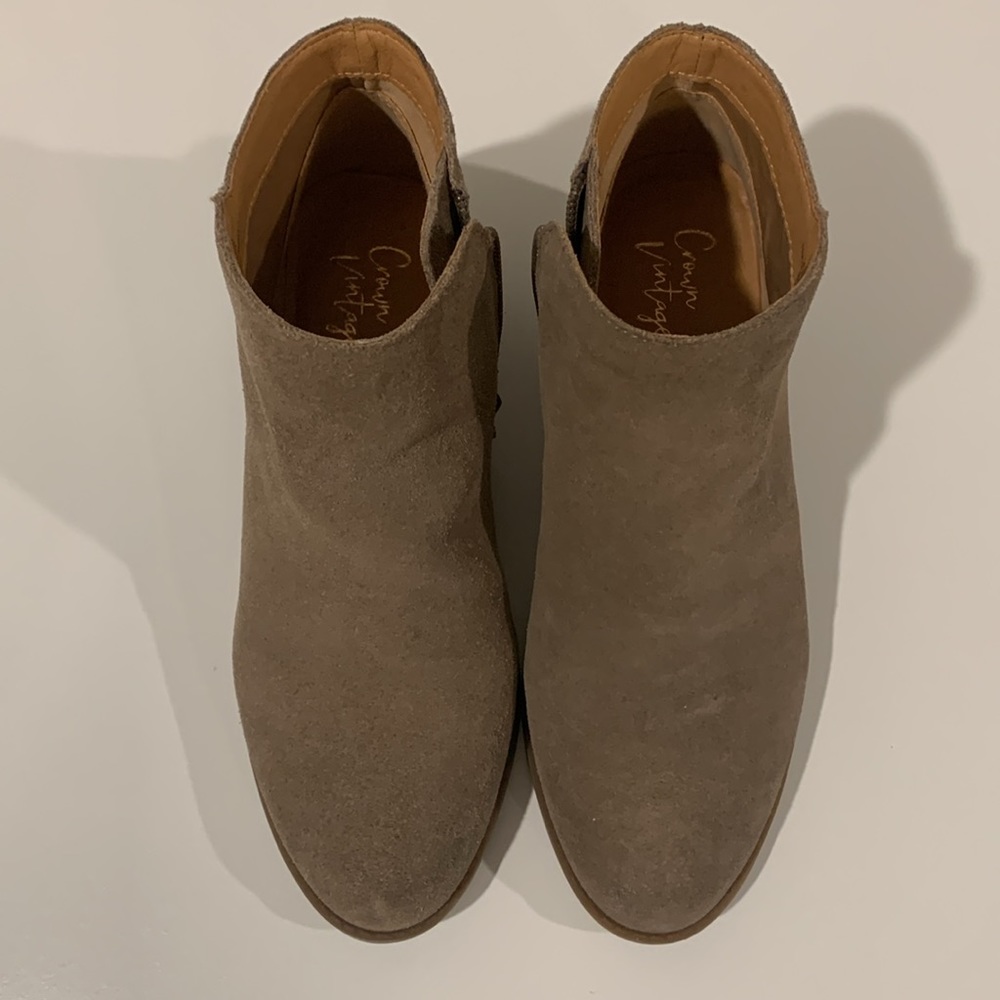 Boots - Picture 2 of 7